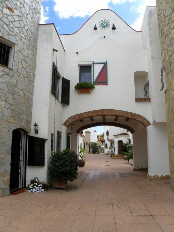 Waterside Apartment - Two Bedroom Empuriabrava Værelse billede