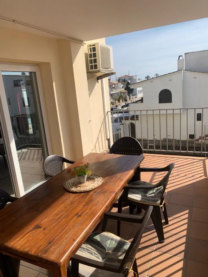 Waterside Apartment - Two Bedroom Empuriabrava Eksteriør billede
