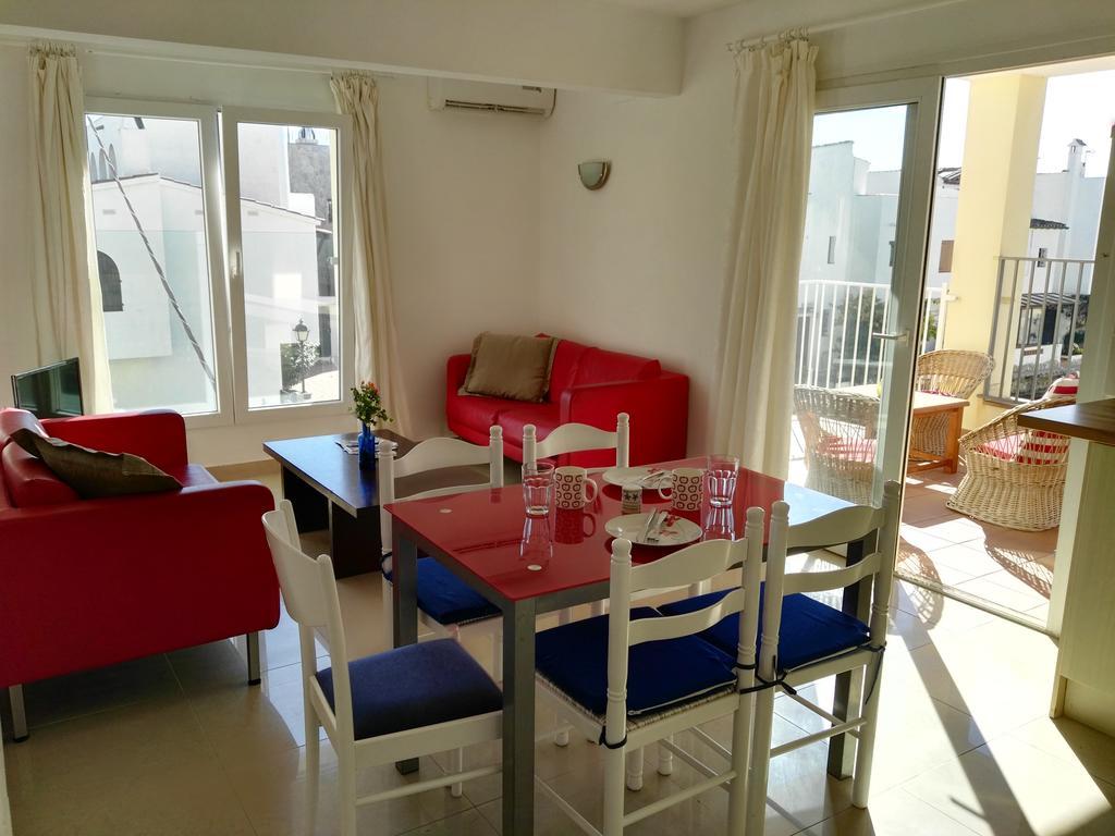 Waterside Apartment - Two Bedroom Empuriabrava Værelse billede
