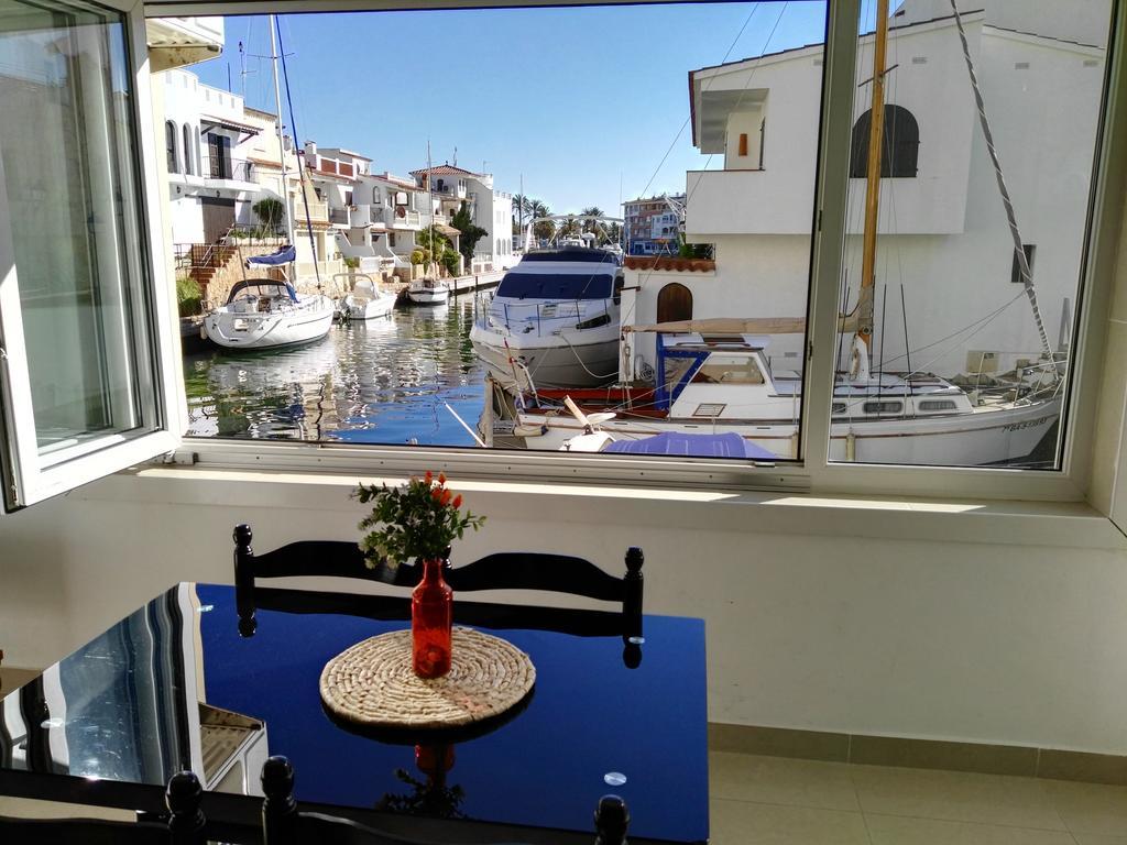 Waterside Apartment - Two Bedroom Empuriabrava Værelse billede